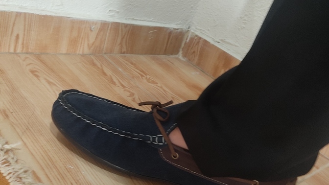 Siyah kumaş pantolon altına bu renkte ayakkabı uyar mı?