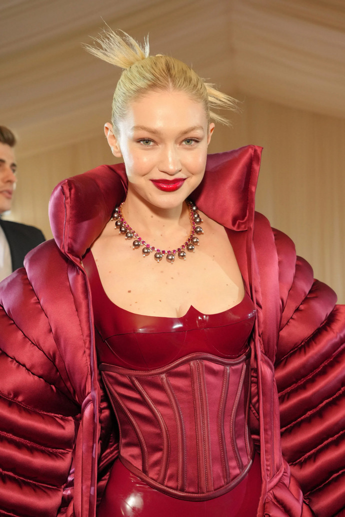 2022 Met Gala: Siz hangi yıldızın saçları ve makyajını başarılı buldunuz?