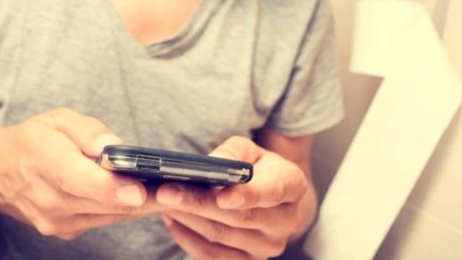 Telefonla tuvalete girilir mi? Siz giriyor musunuz?