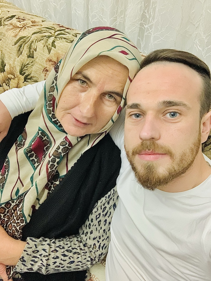 Annelerimiz için güzel bir söz bırakalım mı geceye?