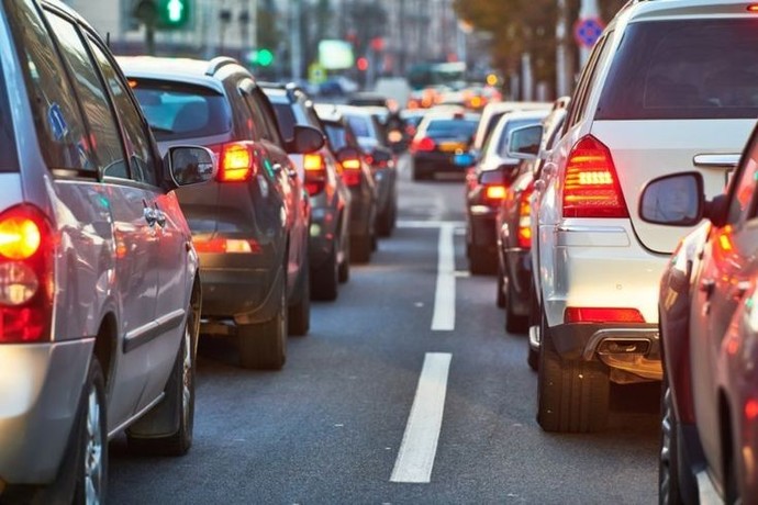 Akaryakıt fiyatları trafikte araba yoğunluğunu azaltıyor mu?