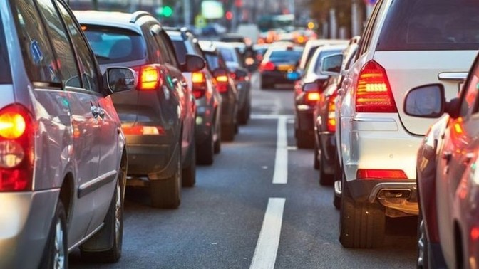 Akaryakıt fiyatları trafikte araba yoğunluğunu azaltıyor mu?