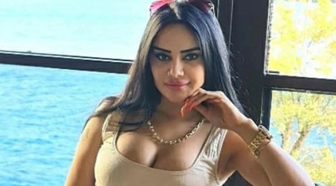 Açık dekolteli kıyafetleri sever misiniz?