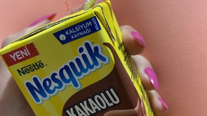 Size nesquik içirir miyim diyim mi (ama benim içtiğimden içersiniz)?