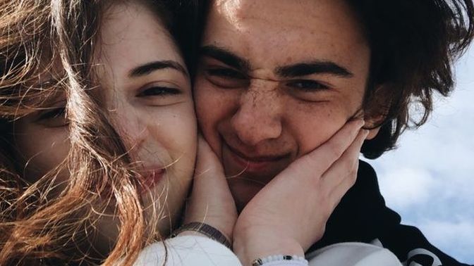 Sevgiliniz karşı cinsle samimi olabilir mi?