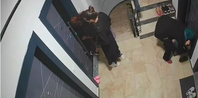 Önce kokluyorlar sonra soyuyorlar! Ayakkabılarınız kokuyor mu?