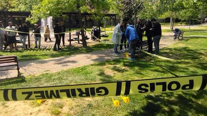 Parkta, gündüz vakti eşini defalarca bıçaklayarak katletti! Cinayetler ne zaman son bulacak?