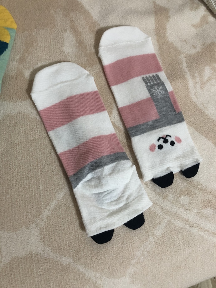 Renkli, rengarenk, desenli çoraplar aşırı aşırı tatlı değil mi 😍🥰?