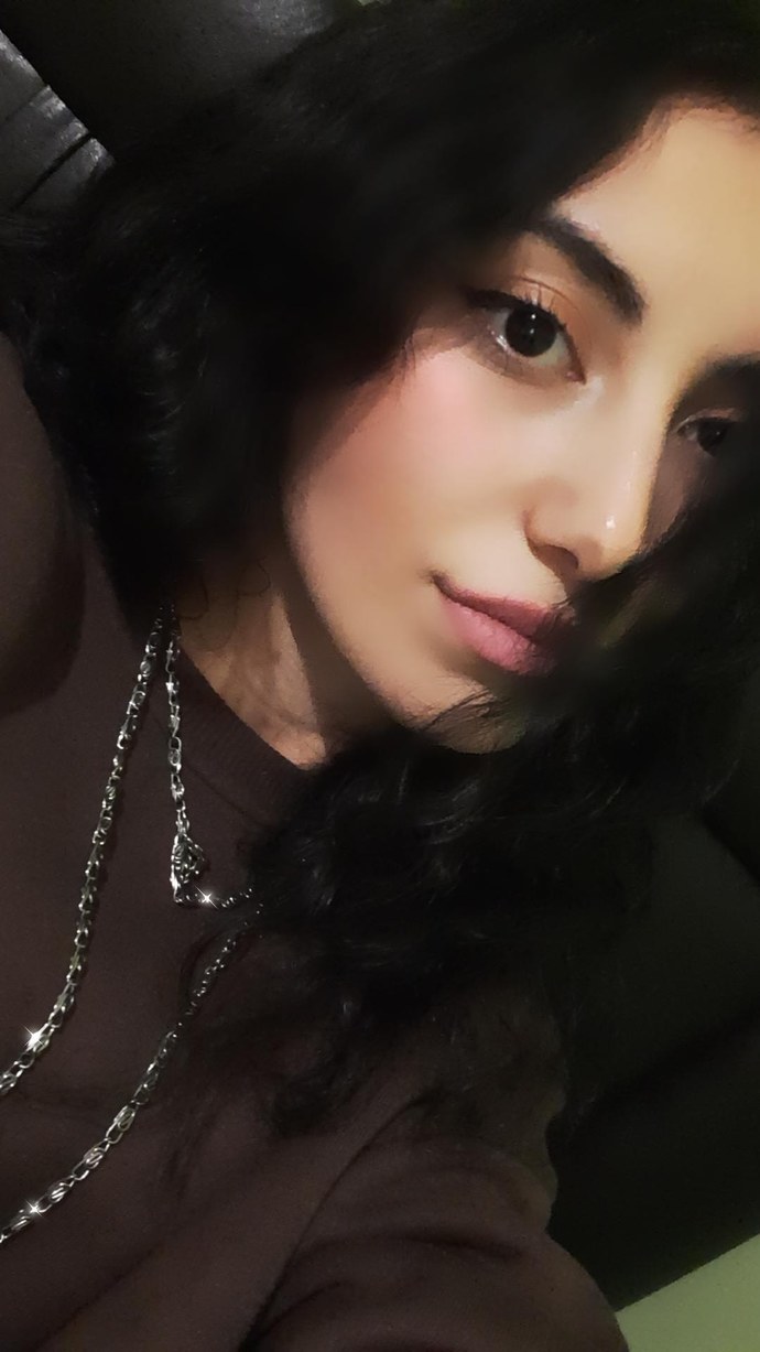 Şu ana kadar hiç saçımı boyatmadım artık boyatmayı düşünüyorum. Sizce hangi renk gider bana?