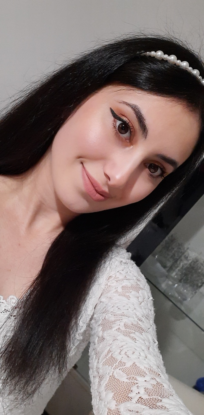 Şu ana kadar hiç saçımı boyatmadım artık boyatmayı düşünüyorum. Sizce hangi renk gider bana?
