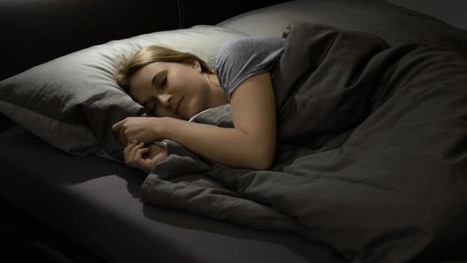 Gece yatarken ışıkları tamamen kapatır mısınız?