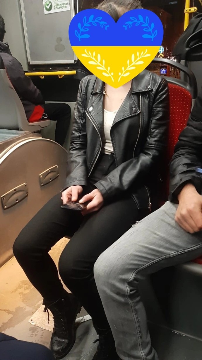 Erkekler neden böyle oturuyorsunuz?