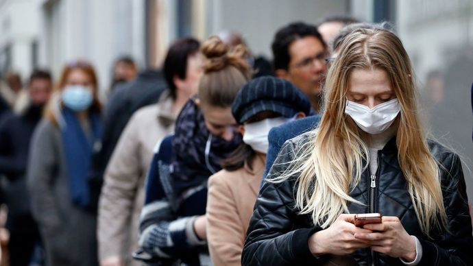Maske yasağı kalkmasına rağmen takmaya devam ediyor musunuz?