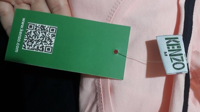 Bir arkadaşım hediye olarak tişört getirmiş, sizce orijinal midir?
