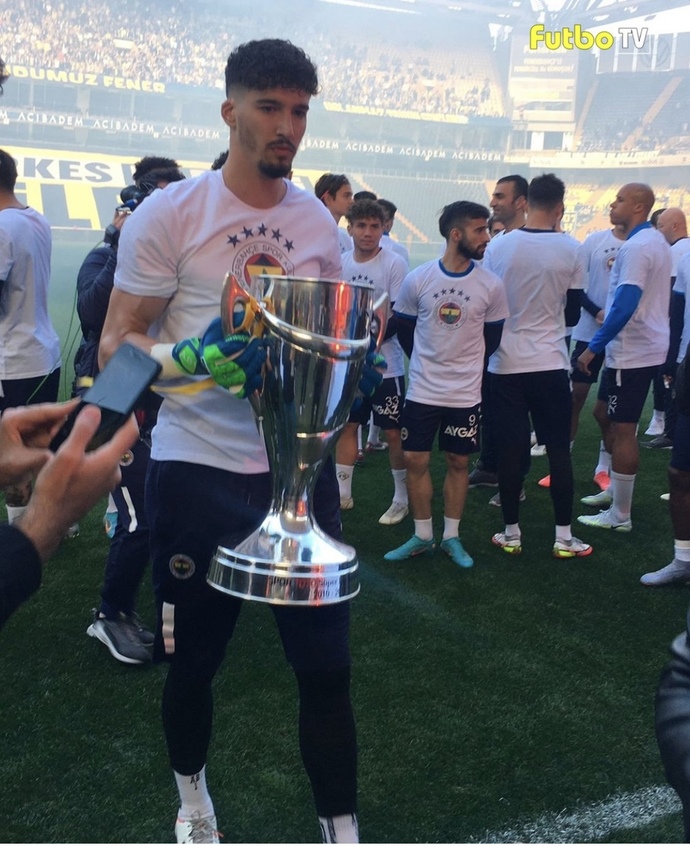 Fenerbahcenin daha 4 yildizi bile yokken neden 5 yildiz?