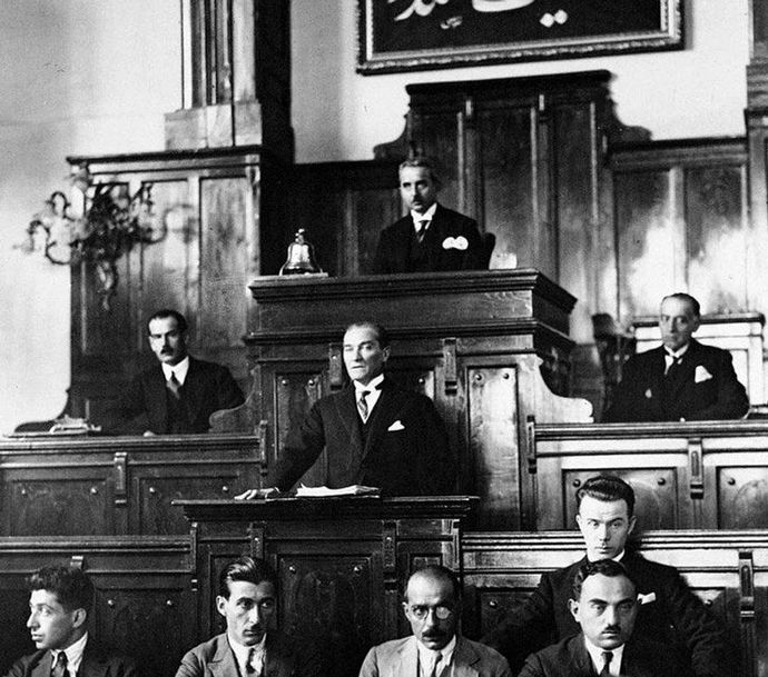Ülkenin başında sen olsan, yanına kimleri bakan olarak alırdın?