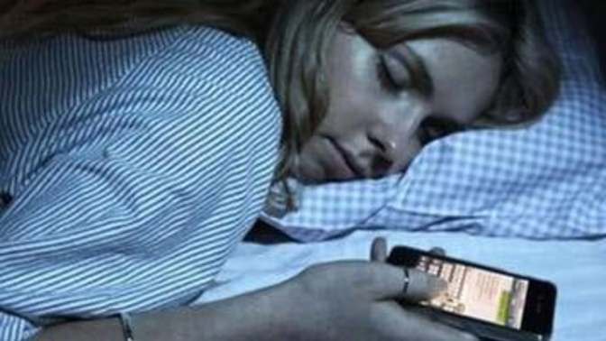 ‘Gece uyuma konuşalım’ diyen sevgiliye ne cevap verilmeli?