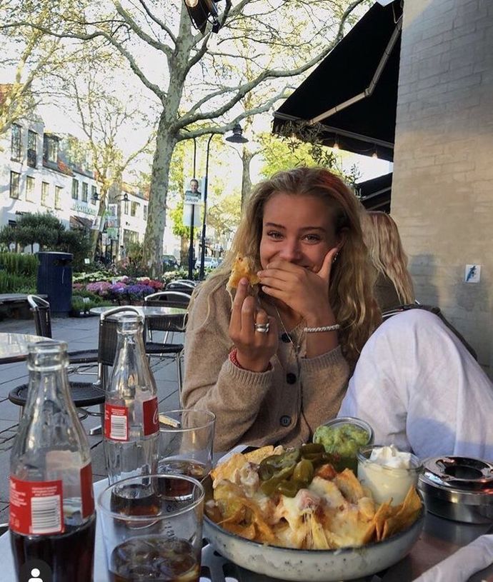 Yemek yerken fotoğrafınızın çekilmesinden rahatsız olur musunuz?