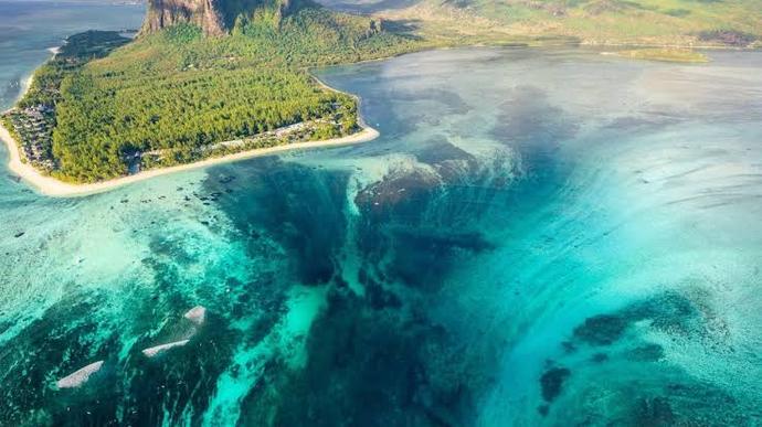 Mauritius Sualtı Şelalesi! Dünyada böyle bir yerin olduğunu biliyor muydunuz?