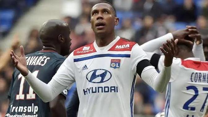 Lyon'da Marcelo, uyarılara rağmen soyunma odasında sürekli osurduğu için takımdan gönderildi! Sizce de doğru bir karar mı?