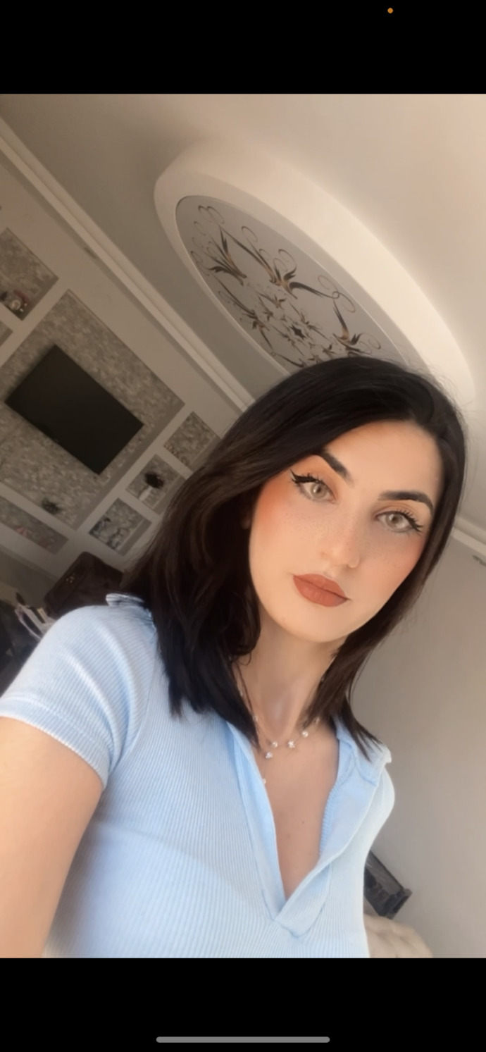 Kızıl mı daha çok yakışıyor siyah mı?