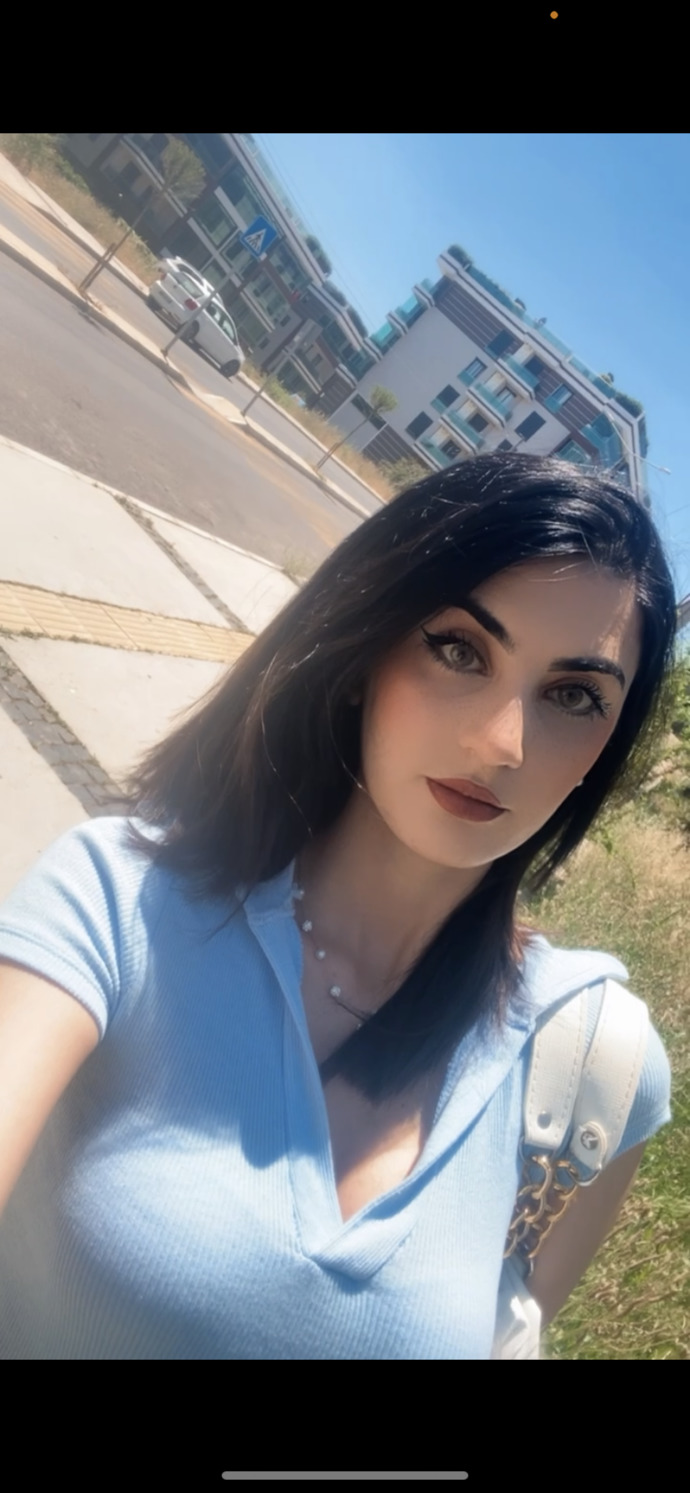 Kızıl mı daha çok yakışıyor siyah mı?