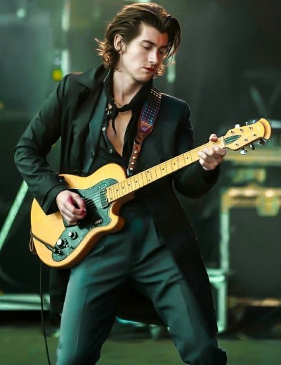 Arctic monkeys dinler misiniz? Konserlerine gidecek misiniz?