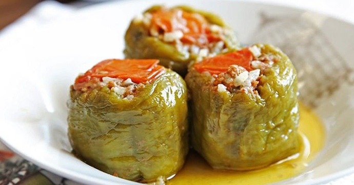 Dolma ile ekmek yenir mi , yer misiniz?