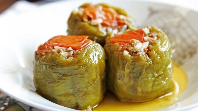 Dolma ile ekmek yenir mi , yer misiniz?