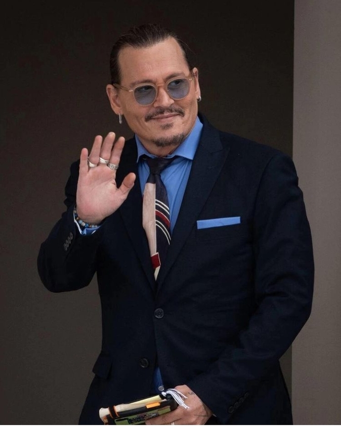 Arkadaşlar Johnny Depp neden yaşlanmıyor sizce?