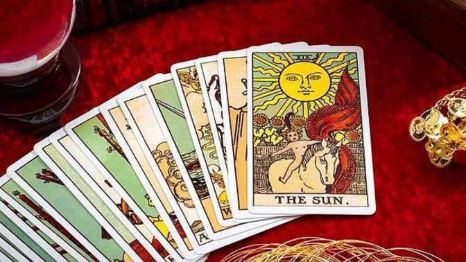 Tarot kartları doğruyu "söyler" mi 🔮?