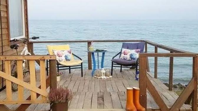 Ormanın içinde dağ evinde bir tatil mi yoksa deniz kıyısında kiraladığınız evdeki tatil mi?