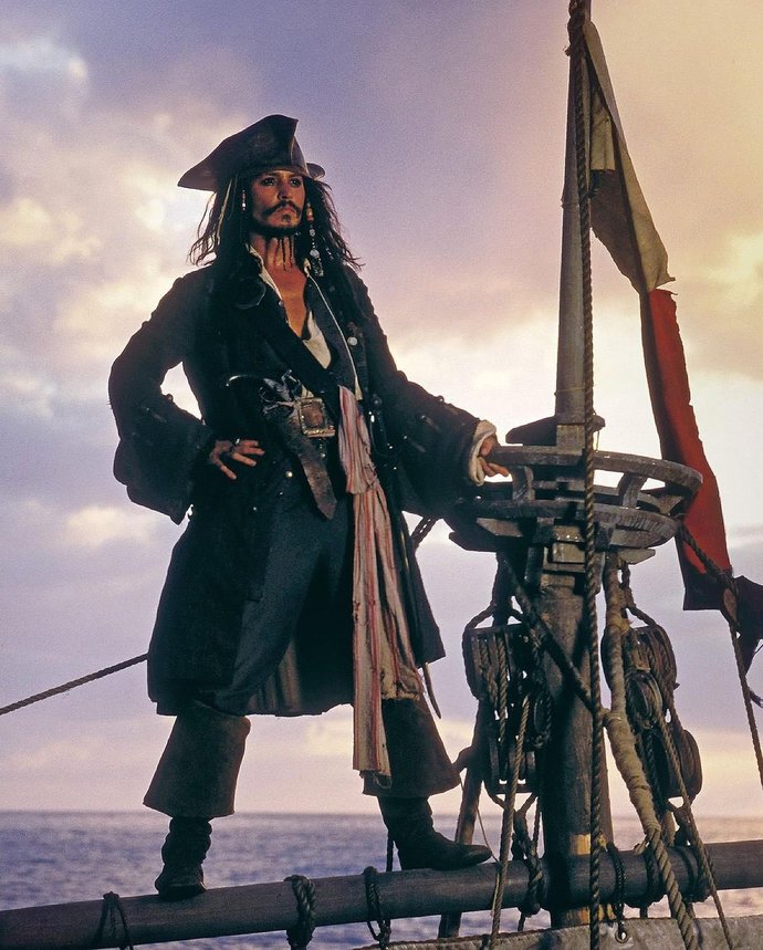 Johnny Depp’in Karayip korsanları filmine dönmesi için başlatılan kampanya 1 milyon imzaya yaklaşmış! Sizce seriye dönmeli mi?
