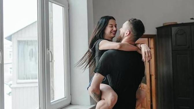 Sevgili/eş ile aynı iş yerinde çalışmak ondan sıkılmana sebep olur mu?