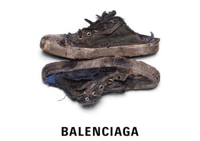 Balenciaga “Paris Sneakers” koleksiyonunu piyasaya 27.750 TL’ye sürdü. Bunu moda diye giyer misiniz?