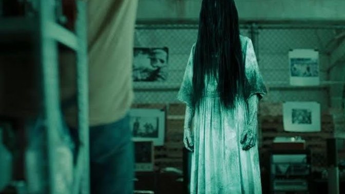 Korku/Gerilim türü filmlerin hakkı gece yarısından sonra izlenmesi midir?