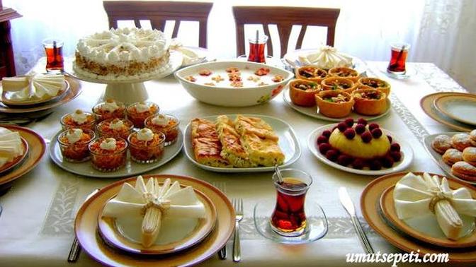 Kız anadan mı görür sofra donatmayı?