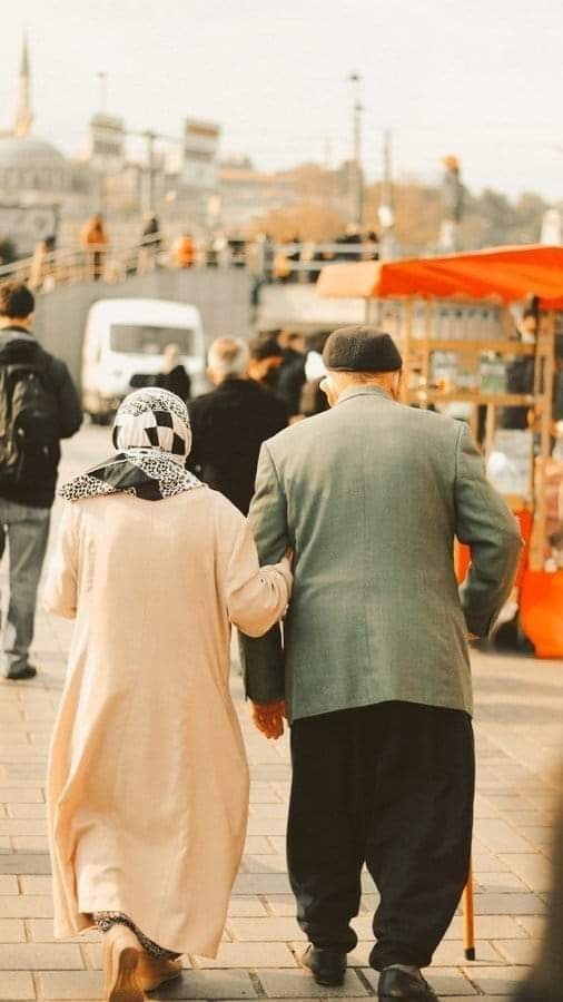 Sevmek çok güzel ama rastlarsan erbabına.  güzel insana denk geldiniz mi?