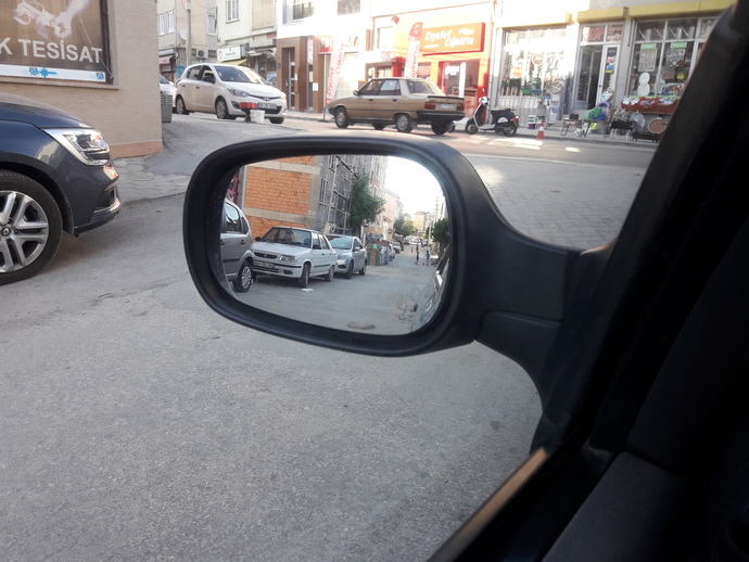 Arabanın yan aynasından hiç manzara fotoğrafı çektiniz mi?