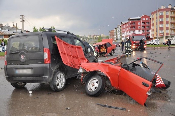 Ben oldum olası Tofaş kullanıcılarından hep korkarım, ya siz?