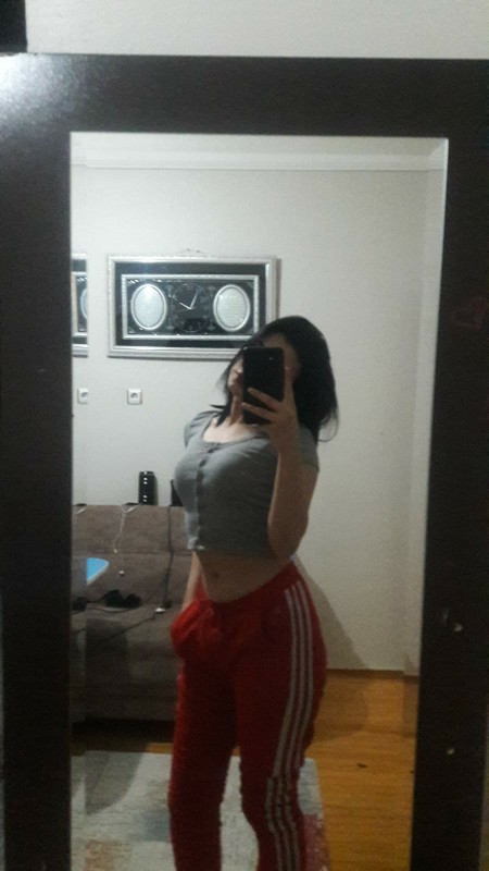 Sevgilime şu fotoları attım bana neye özeniyorsun dedi. Ne demeye çalışıyor?