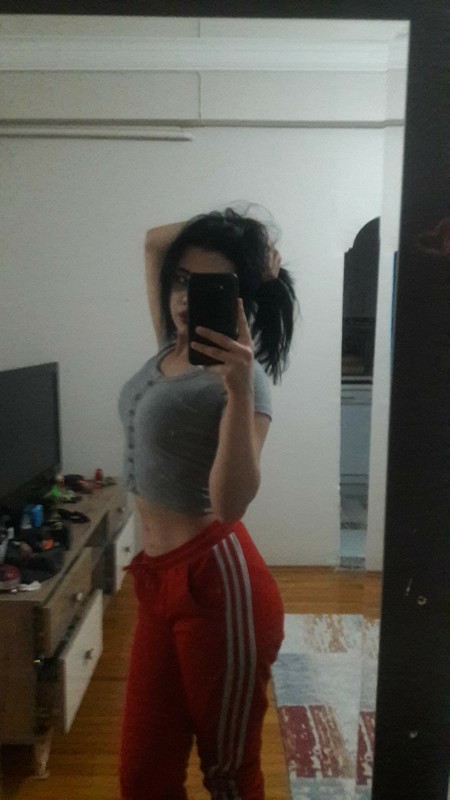 Sevgilime şu fotoları attım bana neye özeniyorsun dedi. Ne demeye çalışıyor?