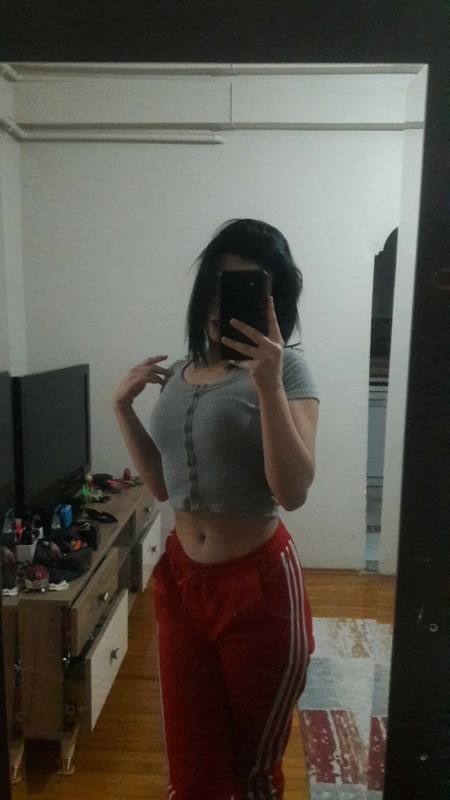 Sevgilime şu fotoları attım bana neye özeniyorsun dedi. Ne demeye çalışıyor?