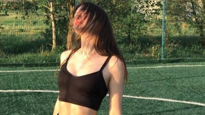 Crop giymek için düz karın şart mıdır?