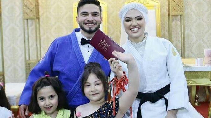 Düğünde eşiniz sizi herkesin içinde yere serse tepkiniz ne olurdu?