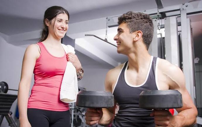 Spor salonunda karşı cinsi tavlamak için uğraşır mısınız?