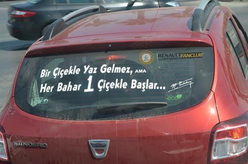 Aracınızın arkasında yazı var mı?