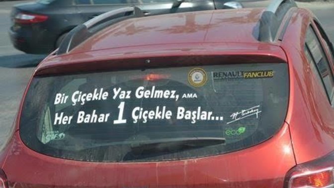 Aracınızın arkasında yazı var mı?