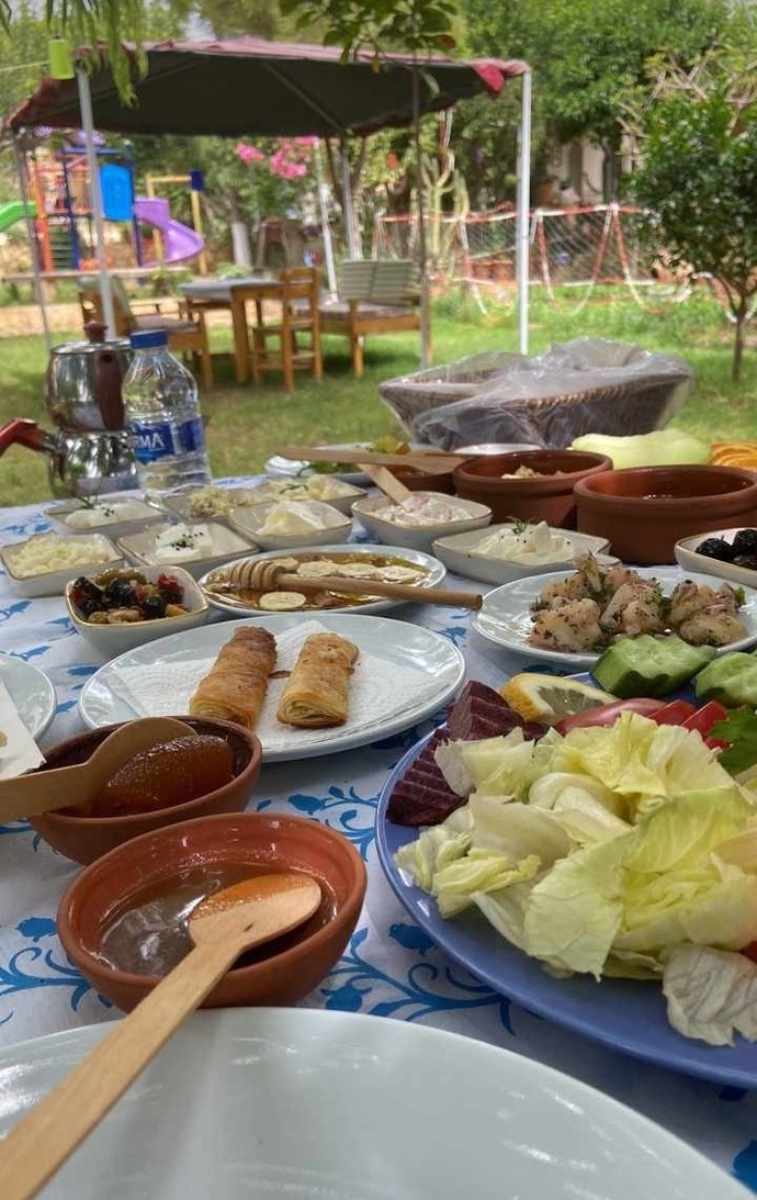 Kahvaltıda salata yemek elitlik midir?