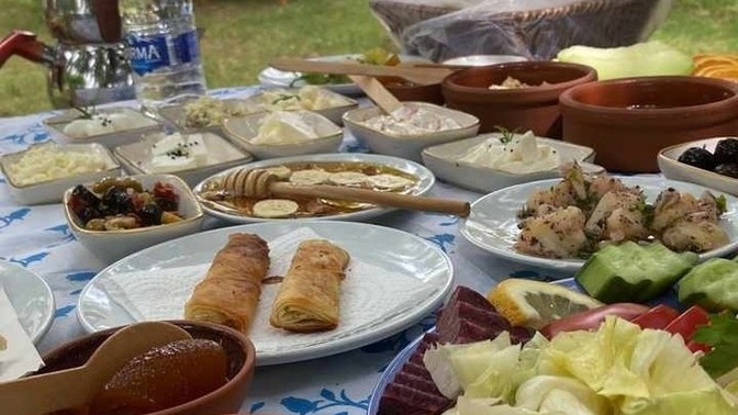 Kahvaltıda salata yemek elitlik midir?